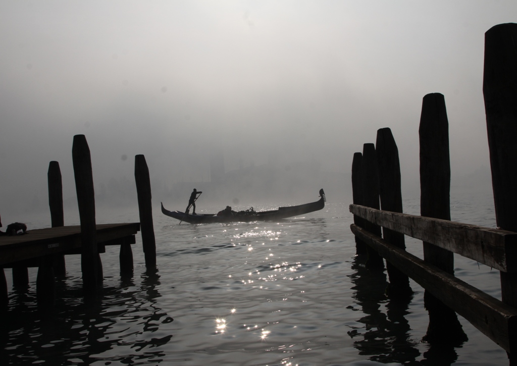 Gondola nella nebbia